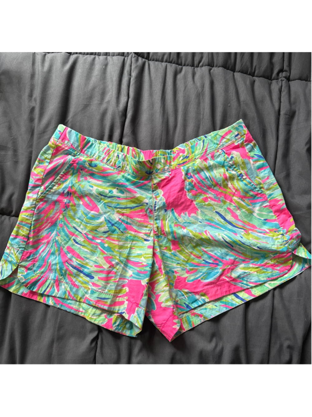 Women's Lilly Pulitzer Shorts Size M Pink Green Floral Print